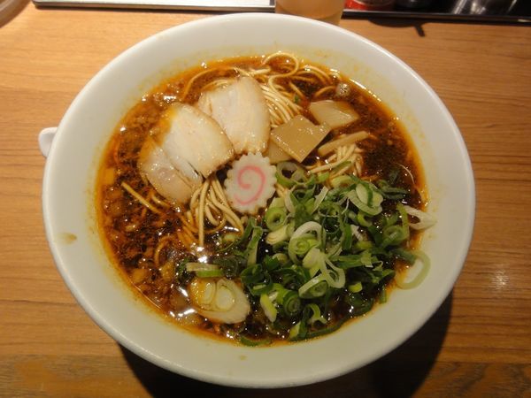 「スパイシー中州ブラック」@一風堂 SHIROMARU-BASE 梅田店の写真