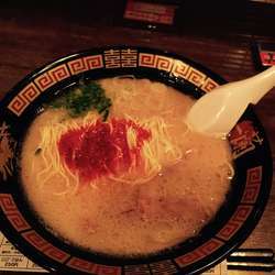 天然とんこつラーメン プラス替え玉 980円