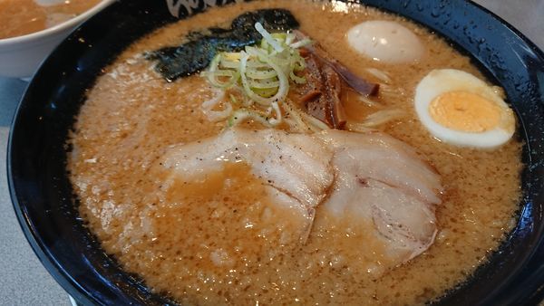 「嵐げんこつらあめん大盛＋味玉」@らあめん花月嵐 松戸六実店の写真