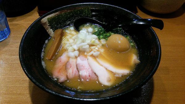 「チャーシュー濃厚中華そば 味玉」@中華そば 蓮の写真