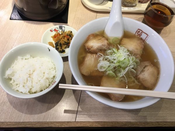 「喜多方ラーメン 650円」@喜多方ラーメン坂内 新宿西口思い出横丁店の写真