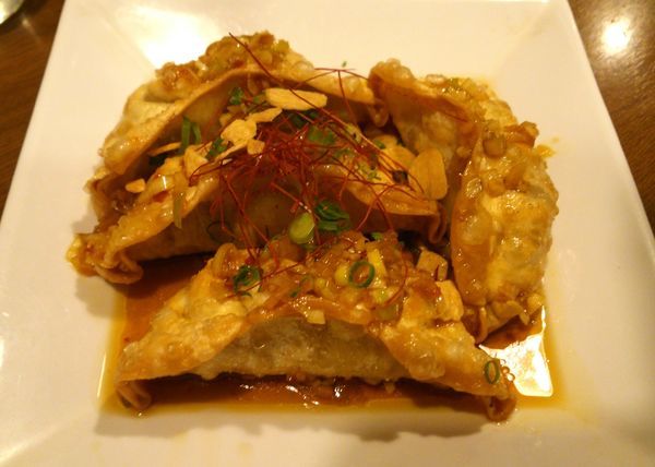 「ピリ辛　鮪（まぐろ）揚げ餃子　480円」@築地活鮮市場 上野アメ横店の写真