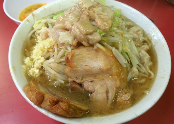 「小ラーメンニンニクアブラ＋生たまご　700＋50円」@ラーメン二郎 桜台駅前店の写真