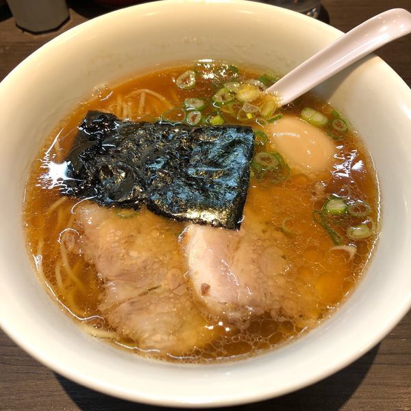 「醤油らぁ麺」@支那そばや 本店の写真