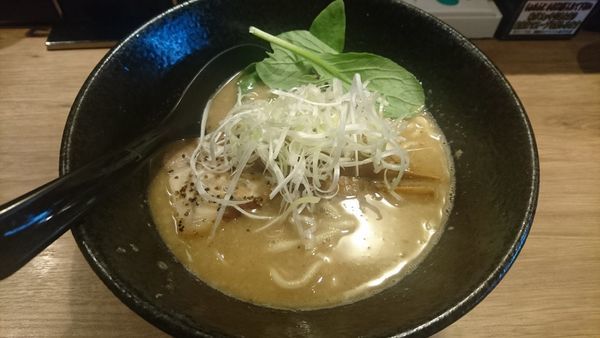 「豚骨魚介」@RAMEN TOMIRAIの写真