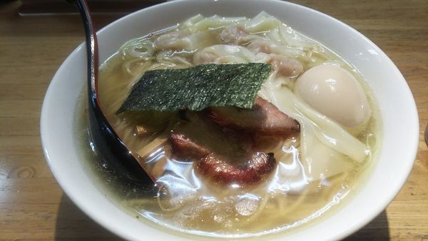 「塩ワンタンそば＋味玉￥970」@支那そば なかじまの写真