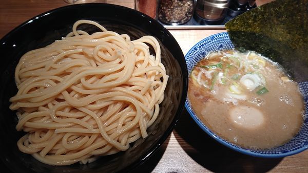 「つけ麺太麺(800円)+大盛(100円)+味玉(100円)」@つけ麺 はま紅葉の写真