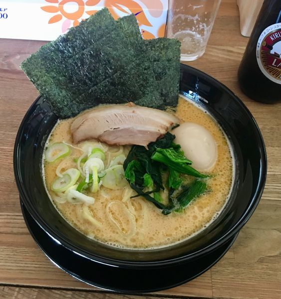 「醤油豚骨 710円 + 味玉 100円」@麺屋 匠の写真