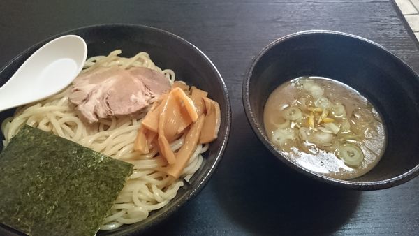 「濃厚魚介つけ麺800（大盛+100）」@ラーメン山車の写真