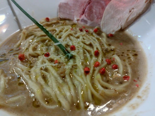 「【限定】マッシュルームヌードル1200円＋ワイン」@麺庵 小島流の写真