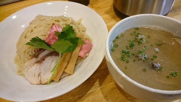 「【限定】寒ブリと活蛤と牡蠣のピロピロつけ麺」@寿製麺よしかわ 坂戸店の写真