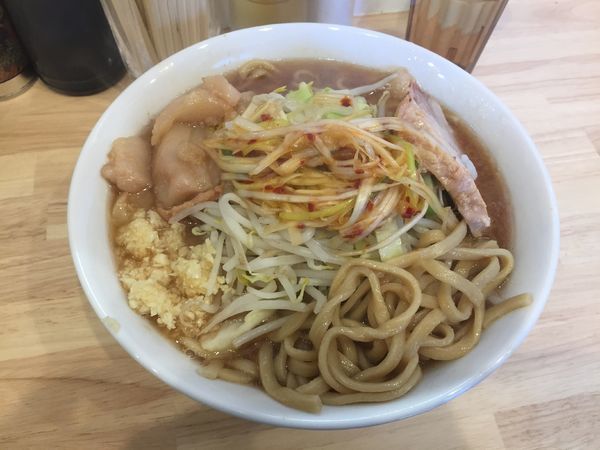 「ラーメン(硬め野菜少なめニンニクアブラ)¥750+生卵¥50」@ラーメン 他力也の写真