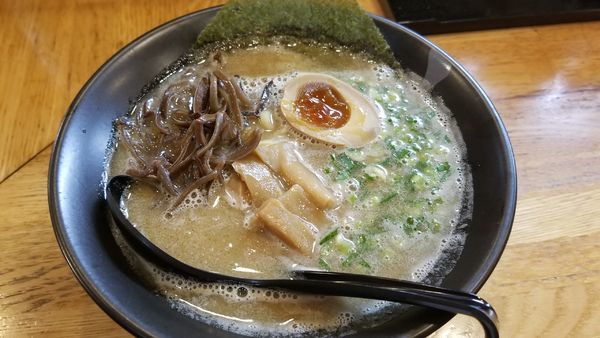 「魚介豚骨あさりらーめん　味玉半分トッピング」@麺屋 らーめん花道の写真
