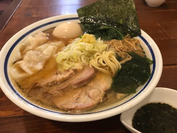 「特製ラーメン 房州産かじめ トッピング 1260円」@生姜醤油ラーメン 波音食堂の写真