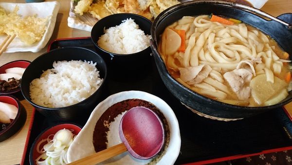 「限定/豚肉ほうとう+野菜天ぷら+いとよりの天ぷら」@花がきの写真