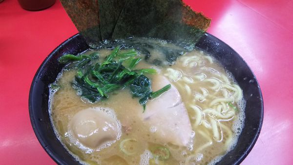 「ラーメン(並) ￥670+味玉 ￥80」@ラーメン杉田家の写真