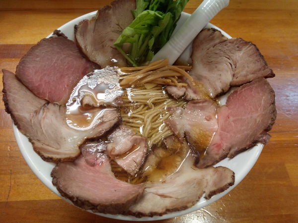 「濃厚鶏だし清湯 醤油らーめん+炭火焼チャーシュー増し」@極汁美麺 umamiの写真