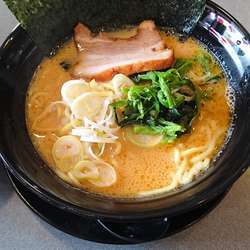 醤油豚骨710＋らいす150