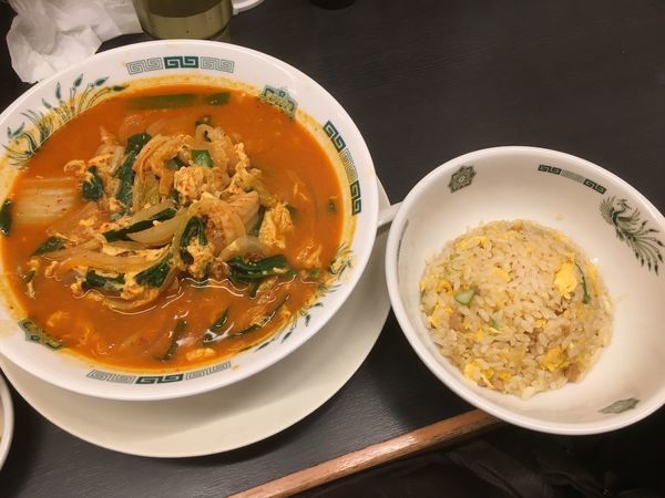 「チゲ味噌ラーメン590円、餃子220円、半チャーハン250円」@日高屋 神田西口店の写真