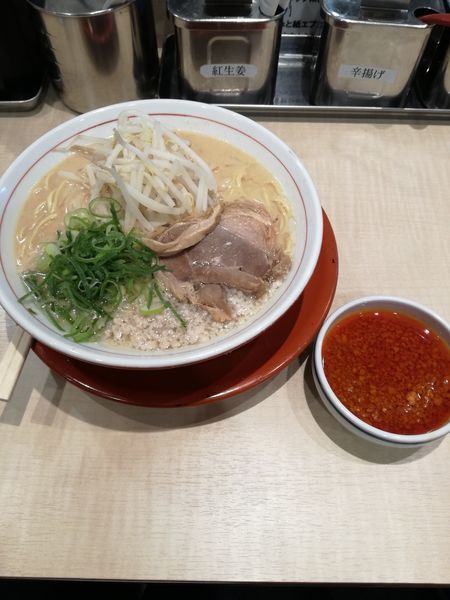 「ラ－メン580円＋替え玉x2　辛脂マシマシ」@替玉千里眼 志木店の写真