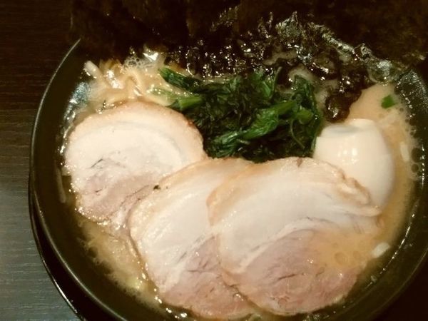 「豚骨醤油ラーメンSP」@横浜家系ラーメン 市ヶ家の写真