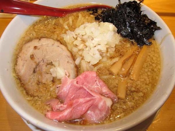 「背油醤油らー麺　800円」@焼きあご塩らー麺 たかはし 上野店の写真