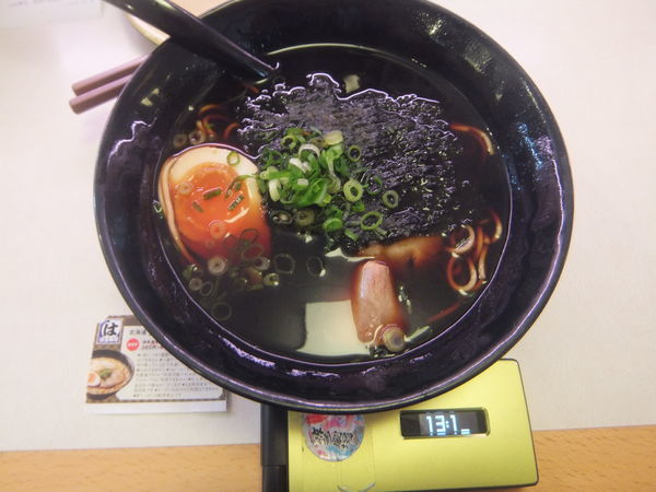 「荒節醤油ラーメン～黒～税込388円(クーポンで税込334円)」@はま寿司 我孫子若松店の写真