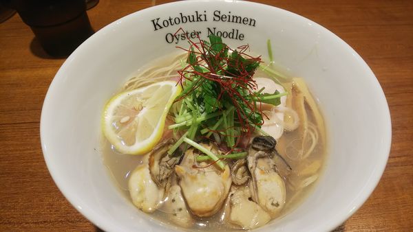 「牡蠣そば」@寿製麺よしかわ 川越店の写真