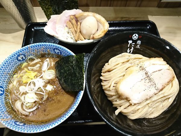「つけ麺（並）＋全部のせ」@麺屋 たけ井 阪急梅田店の写真