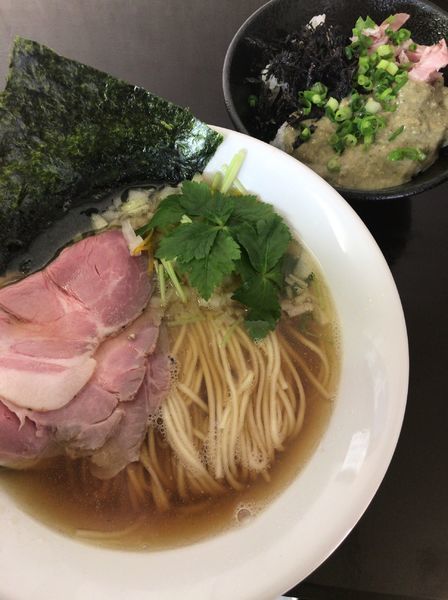 「煮干そば（黒）800円＋牡蠣ぺ飯250円」@と多゛食堂の写真