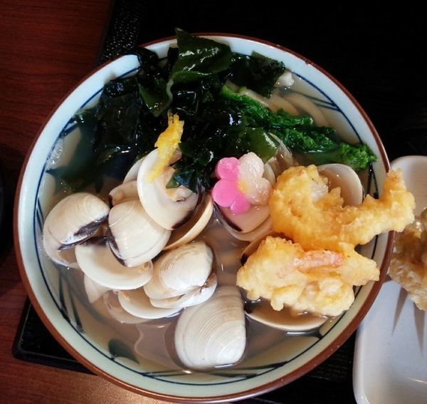 「はまぐりうどん並690円＆かしわ天140円」@丸亀製麺 山形店の写真