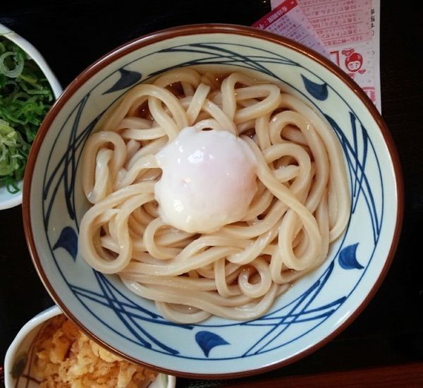「ぶっかけ大with温泉たまご450円＆れんこん天110円」@丸亀製麺 山形店の写真
