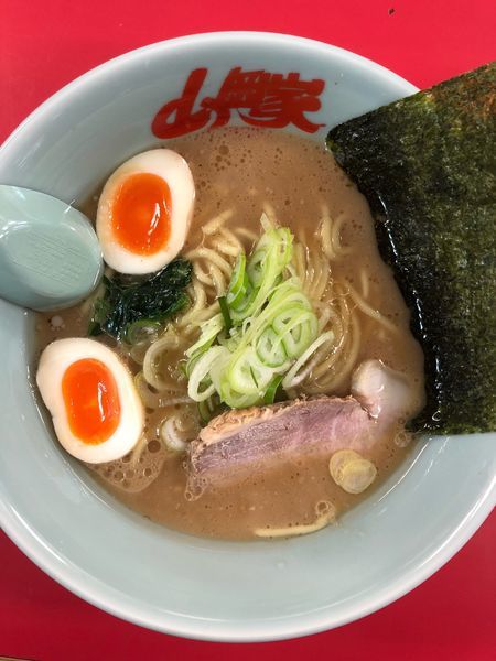 「醤油ラーメン(味玉クーポン)」@山岡家 山梨甲斐店の写真