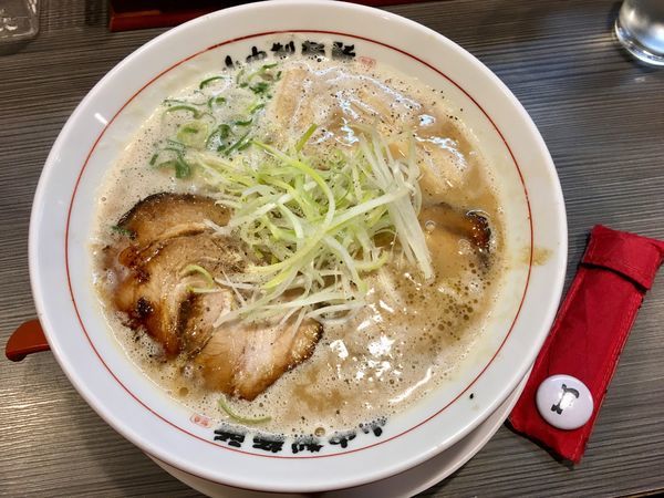 「鶏豚醤油らーめん」@やまなか製麺所の写真