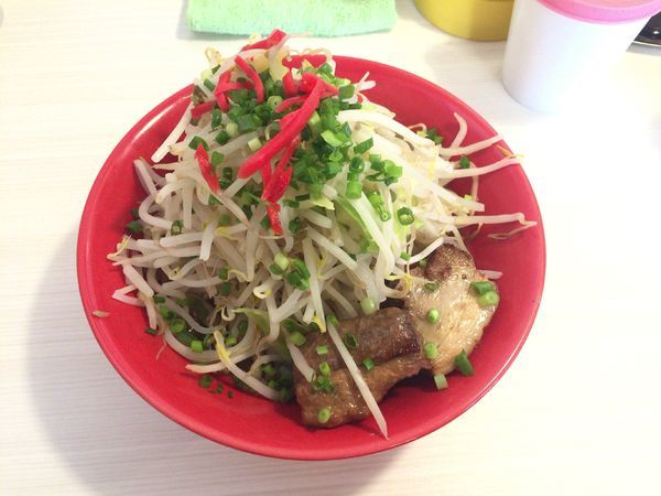 「琉球の塩ブタメン 中 ヤサイ少しマシ」@恵比寿ブタメンの写真