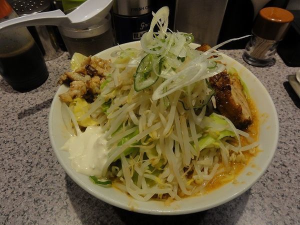 「味噌中盛り　ゼンマシ　880円」@ラーメン宮郎の写真