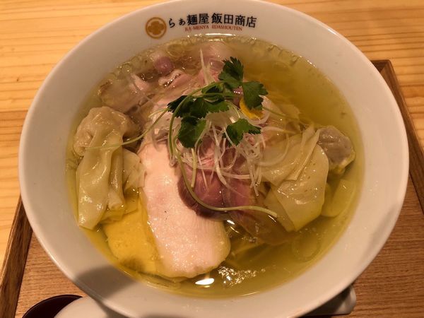 「わんたん入り塩チャーシュー麺」@飯田商店 湯河原本店の写真