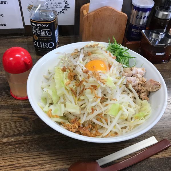 「塩油そば大盛 840円 ＋野菜・ニンニク・油多め」@ラーメン大大の写真