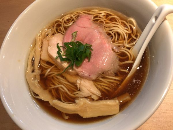 「醤油らぁ麺」@らぁ麺 はやし田 新宿本店の写真