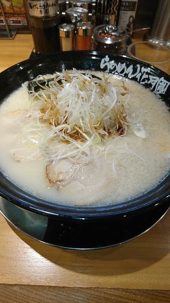「ゲンコツ塩ラーメン大盛りシャキネギ無料」@らあめん花月嵐 中延店の写真