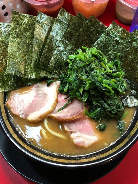 「チャーシュー麺脂少なめのりほうれん草」@家系ラーメン とらきち家の写真