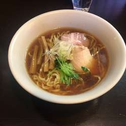 しょうゆラーメン中