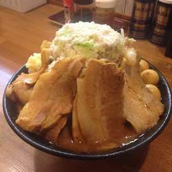 ラーメン中800円 豚W250円 ウズラ(ラーパス)