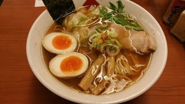 「醤油中華そば(780)味玉(100)ワンタン4個(180)」@東京の中華そば ちよがみの写真