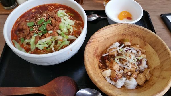「マーラー刀削麺のランチセット+餃子(3個)」@餃子酒場の写真