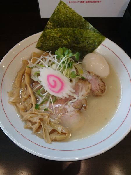 「塩らーめん 700円 味玉(ラーパス)」@麺 ひばりの写真