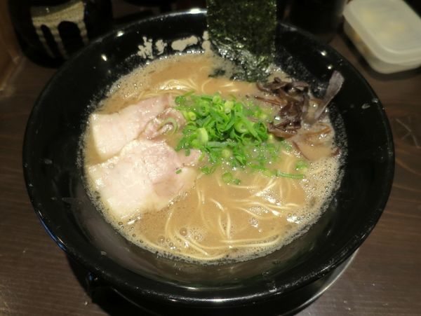 「ラーメン ７５０円 ※バリカタ」@博多一瑞亭の写真