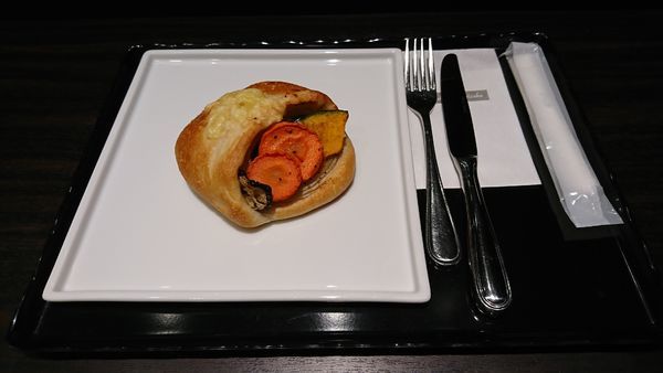 「たっぷりお野菜のカレーパン　３２０円」@ToshiYoroizuka TOKYOの写真