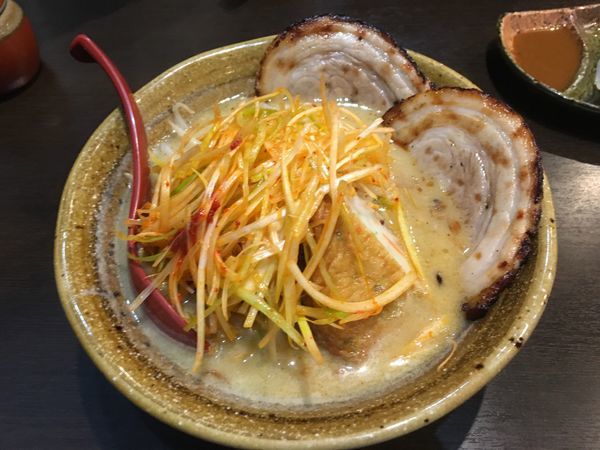 「九州麦味噌肉ネギらーめん＋炙りチャーシュー二枚／¥870＋220」@蔵出し味噌 麺場壱歩 所沢店の写真