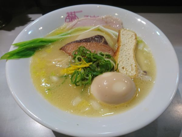 「【限定】鰤白湯蕎麦900円＋味玉(ﾗｰﾊﾟｽ)」@中華蕎麦 瑞山（ZUIZAN）の写真